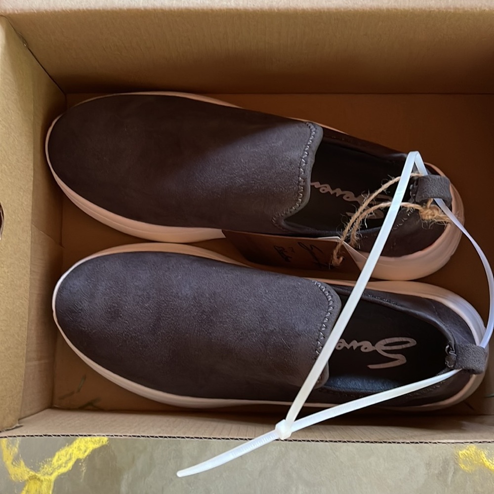 Sevens water proof sneakers